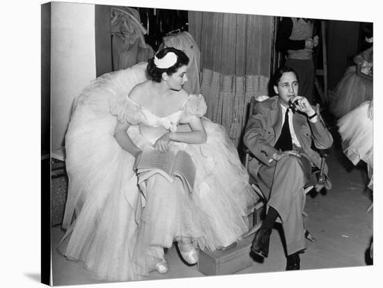 Le realisateur Mervin Leroy and Vivien Leigh sur le tournage du film La Valse dans l'ombre WATERLOO-null-Stretched Canvas