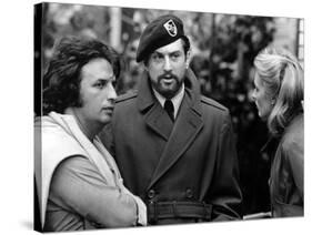 Le realisateur Michael Cimino,Robert by Niro and Meryl Streep sur le tournage du film Voyage au bou-null-Stretched Canvas