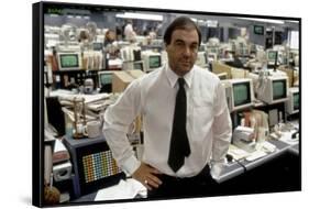 Le realisateur Oliver Stone sur le tournage du film Wall street en, 1987 (photo)-null-Framed Stretched Canvas