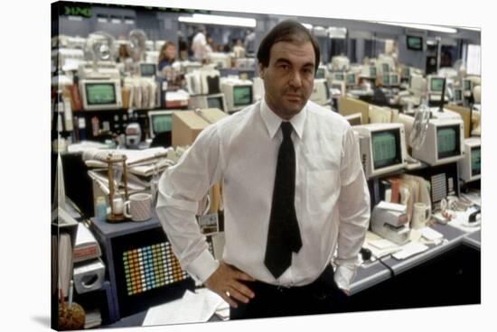 Le realisateur Oliver Stone sur le tournage du film Wall street en, 1987 (photo)-null-Stretched Canvas