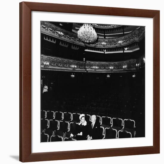 Le realisateur Otto Preminger and Romy Schneider sur le tournage du film Le Cardinal THE CARDINAL, -null-Framed Photo