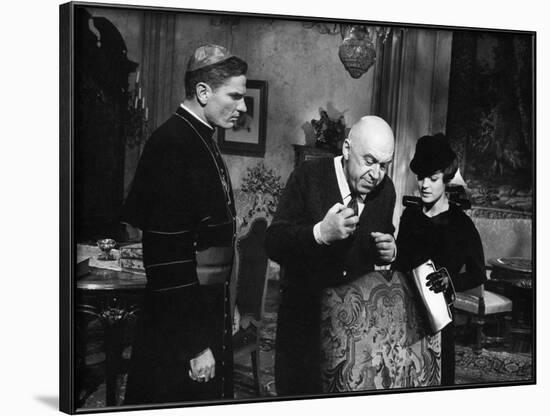 Le realisateur Otto Preminger,Tom Tryron and Romy Schneider sur le tournage du film Le Cardinal THE-null-Framed Photo