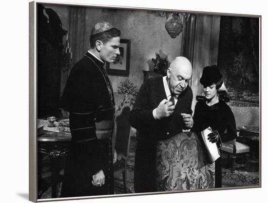 Le realisateur Otto Preminger,Tom Tryron and Romy Schneider sur le tournage du film Le Cardinal THE-null-Framed Photo