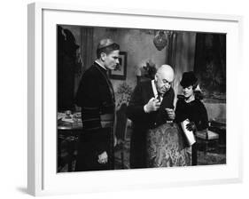 Le realisateur Otto Preminger,Tom Tryron and Romy Schneider sur le tournage du film Le Cardinal THE-null-Framed Photo