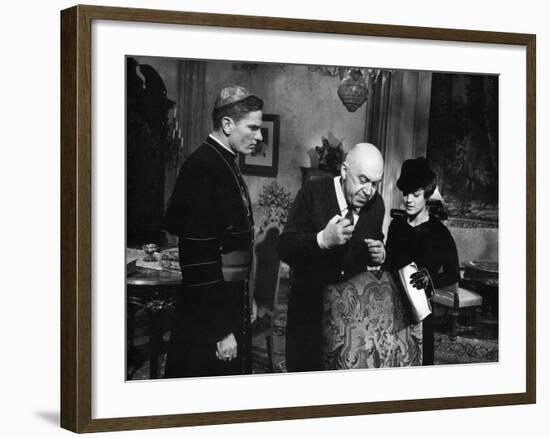 Le realisateur Otto Preminger,Tom Tryron and Romy Schneider sur le tournage du film Le Cardinal THE-null-Framed Photo