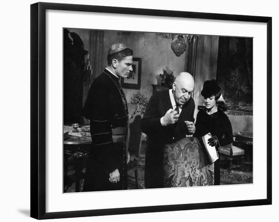 Le realisateur Otto Preminger,Tom Tryron and Romy Schneider sur le tournage du film Le Cardinal THE-null-Framed Photo