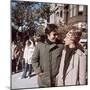 Le realisateur Peter Bogdanovich and Barbra Streisand sur le tournage du film On s'fait la valise D-null-Mounted Photo