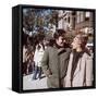 Le realisateur Peter Bogdanovich and Barbra Streisand sur le tournage du film On s'fait la valise D-null-Framed Stretched Canvas