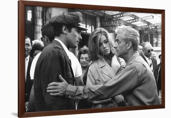 Le realisateur Rene Clement, Alain Delon and Jane Fonda sur le tournage du film Les Felins en, 1963-null-Framed Photo