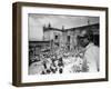 Le realisateur Sam Peckinpah sur le tournage du film La Horde Sauvage THE WILD BUNCH, 1969 (b/w pho-null-Framed Photo