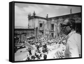 Le realisateur Sam Peckinpah sur le tournage du film La Horde Sauvage THE WILD BUNCH, 1969 (b/w pho-null-Framed Stretched Canvas