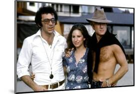 Le realisateur Sydney Pollack, Barbra Streisand and Robert Redford sur le tournage du film Nos plus-null-Mounted Photo