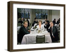 Le Rideau Dechire TORN CURTAIN by Alfred Hitchcock with Julie Andrews and Paul Newman, 1966 (photo)-null-Framed Photo