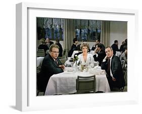 Le Rideau Dechire TORN CURTAIN by Alfred Hitchcock with Julie Andrews and Paul Newman, 1966 (photo)-null-Framed Photo