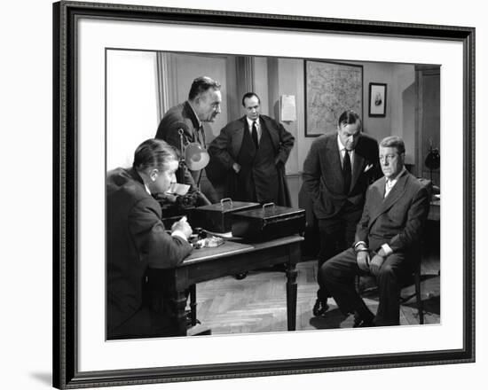 Le rouge est mis de GillesGrangier avec Jean Gabin 1957-null-Framed Photo