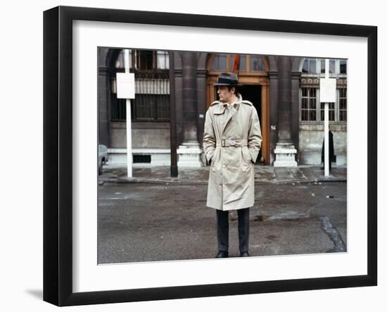 Le Samourai by Jean-Pierre Melville with Alain Delon, 1967 (photo)-null-Framed Photo