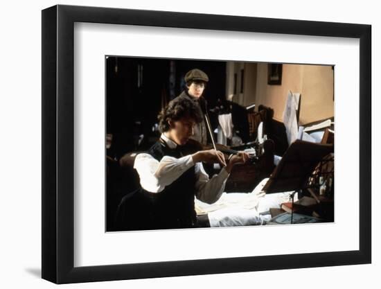 Le Secret by la Pyramide YOUNG SHERLOCK HOLMES by BarryLevinson with Alan Cox and Nicholas Rowe, 19-null-Framed Photo