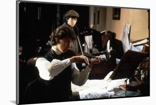 Le Secret by la Pyramide YOUNG SHERLOCK HOLMES by BarryLevinson with Alan Cox and Nicholas Rowe, 19-null-Mounted Photo