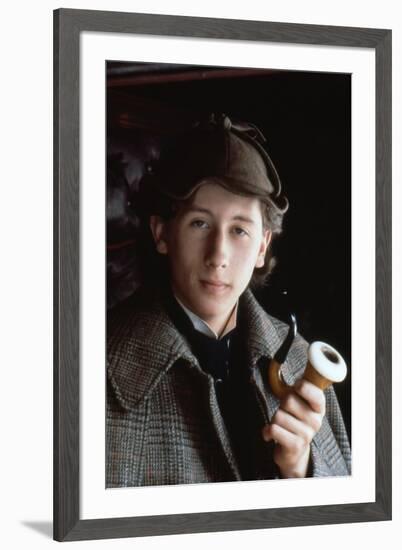 Le Secret by la Pyramide YOUNG SHERLOCK HOLMES by BarryLevinson with Nicholas Rowe, 1985 (photo)-null-Framed Photo