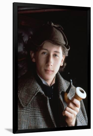 Le Secret by la Pyramide YOUNG SHERLOCK HOLMES by BarryLevinson with Nicholas Rowe, 1985 (photo)-null-Framed Photo