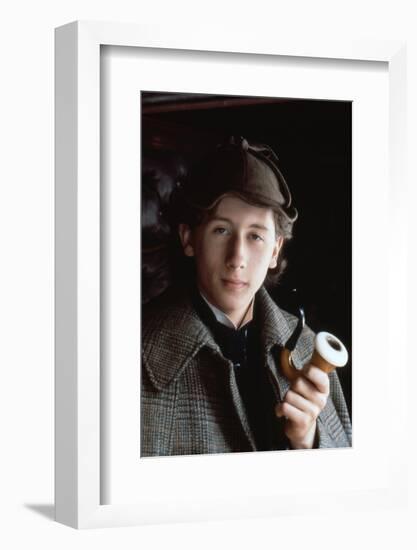 Le Secret by la Pyramide YOUNG SHERLOCK HOLMES by BarryLevinson with Nicholas Rowe, 1985 (photo)-null-Framed Photo