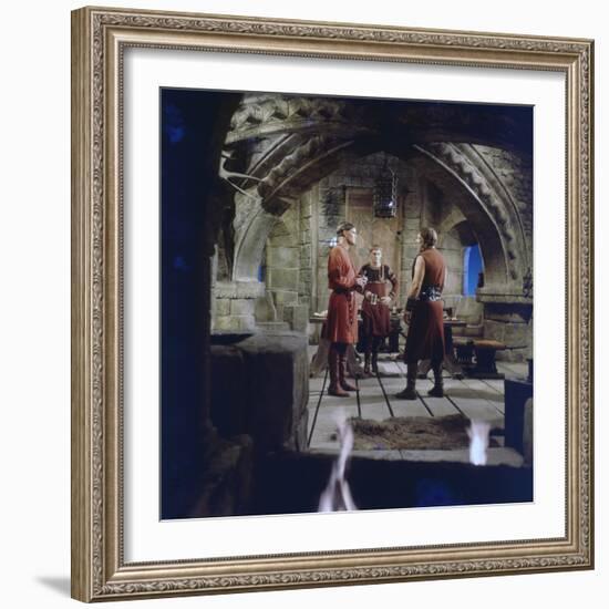 Le Seigneur by la Guerre THE WAR LORD by FranklinSchaffner with Charlton Heston, Guy Stockwell and -null-Framed Photo