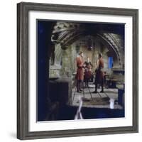 Le Seigneur by la Guerre THE WAR LORD by FranklinSchaffner with Charlton Heston, Guy Stockwell and -null-Framed Photo