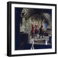 Le Seigneur by la Guerre THE WAR LORD by FranklinSchaffner with Charlton Heston, Guy Stockwell and -null-Framed Photo