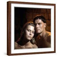 Le Seigneur by la Guerre THE WAR LORD by FranklinSchaffner with Rosemary Forsyth and Charlton Hesto-null-Framed Photo
