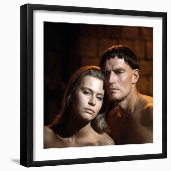 Le Seigneur by la Guerre THE WAR LORD by FranklinSchaffner with Rosemary Forsyth and Charlton Hesto-null-Framed Photo