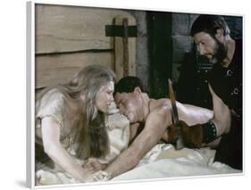 Le Seigneur by la Guerre THE WAR LORD by FranklinSchaffner with Rosemary Forsyth, Charlton Heston a-null-Framed Photo