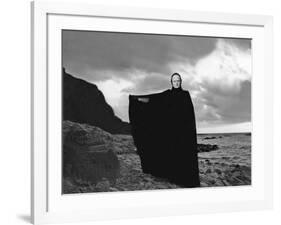 Le Septieme Sceau THE SEVENTH SEAL by Ingmar Bergman with Ekerot, 1957, death (b/w photo)-null-Framed Photo