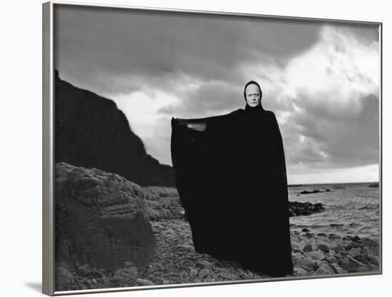 Le Septieme Sceau THE SEVENTH SEAL by Ingmar Bergman with Ekerot, 1957, death (b/w photo)-null-Framed Photo