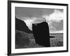 Le Septieme Sceau THE SEVENTH SEAL by Ingmar Bergman with Ekerot, 1957, death (b/w photo)-null-Framed Photo