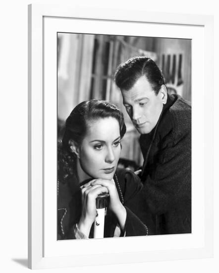 Le Troisieme Homme THE THIRD MAN by Carol Reed with Alida Valli and Joseph Cotten, 1949 (b/w photo)-null-Framed Photo