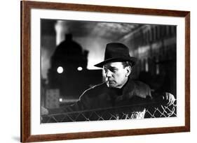 Le Troisieme Homme THE THIRD MAN by Carol Reed with Joseph Cotten, 1949 (b/w photo)-null-Framed Photo