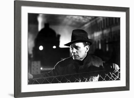 Le Troisieme Homme THE THIRD MAN by Carol Reed with Joseph Cotten, 1949 (b/w photo)-null-Framed Photo