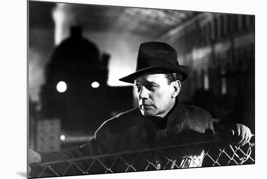 Le Troisieme Homme THE THIRD MAN by Carol Reed with Joseph Cotten, 1949 (b/w photo)-null-Mounted Photo
