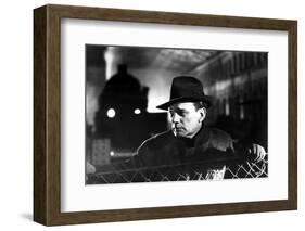 Le Troisieme Homme THE THIRD MAN by Carol Reed with Joseph Cotten, 1949 (b/w photo)-null-Framed Photo