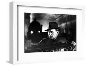 Le Troisieme Homme THE THIRD MAN by Carol Reed with Joseph Cotten, 1949 (b/w photo)-null-Framed Photo