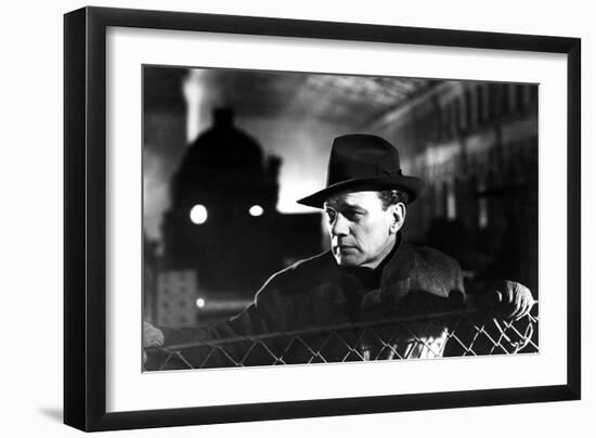 Le Troisieme Homme THE THIRD MAN by Carol Reed with Joseph Cotten, 1949 (b/w photo)-null-Framed Photo