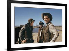 Le Vent by la Plaine THE UNFORGIVEN by JohnHuston with Doug McClure, Audie Murphy and Burt Lancaste-null-Framed Photo