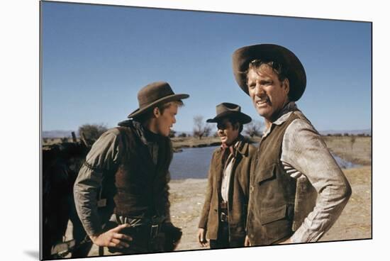 Le Vent by la Plaine THE UNFORGIVEN by JohnHuston with Doug McClure, Audie Murphy and Burt Lancaste-null-Mounted Photo