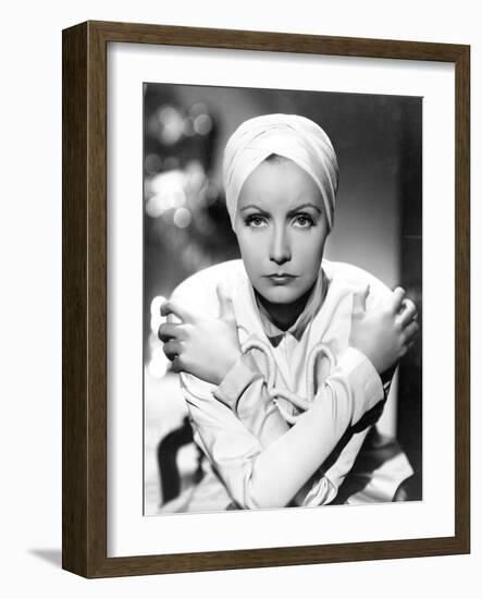 Le Voile des illusions THE PAINTED VEIL by Richard Boleslawski with Greta Garbo, 1934 (b/w photo)-null-Framed Photo