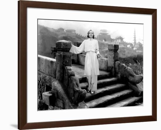 Le Voile des illusions THE PAINTED VEIL by Richard Boleslawski with Greta Garbo, 1934 (b/w photo)-null-Framed Photo