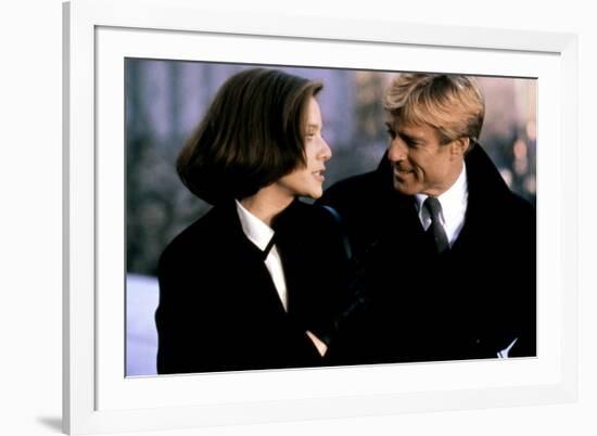 LEGAL EAGLES, 1986 directed by IVAN REITMAN Debra Winger and Robert Redford (photo)-null-Framed Photo