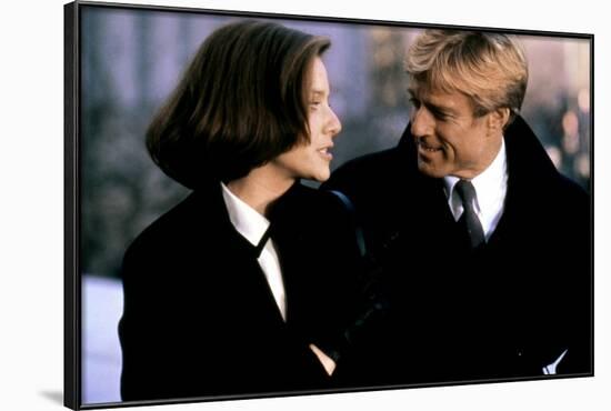 LEGAL EAGLES, 1986 directed by IVAN REITMAN Debra Winger and Robert Redford (photo)-null-Framed Photo