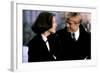 LEGAL EAGLES, 1986 directed by IVAN REITMAN Debra Winger and Robert Redford (photo)-null-Framed Photo