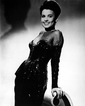 https://imgc.allpostersimages.com/img/posters/lena-horne-posed-in-black-gown-with-gloves_u-L-Q118TOS0.jpg?artPerspective=n