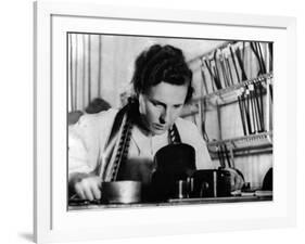 Leni Riefenstahl (b/w photo)-null-Framed Photo